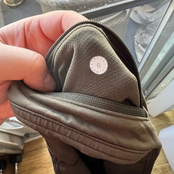 Lululemon - Picture 4 of 4